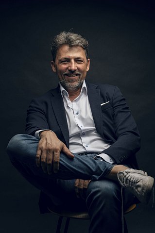 Alex-G-107beweb.jpg
